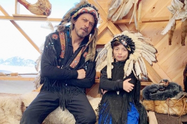 Shah Rukh Khan and His Son AbRam Trolled for Sporting Native American War Bonnets