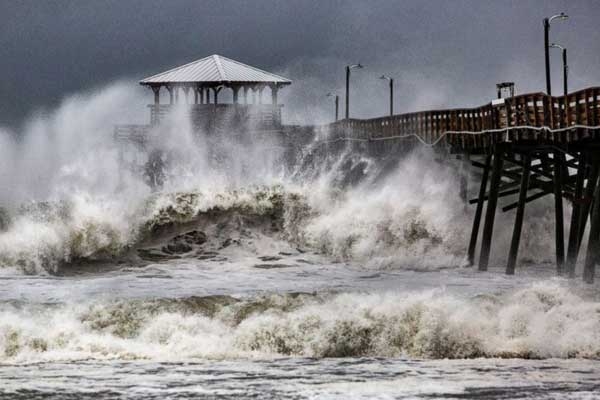Hurricane Florence Starts to Lash U.S. East Coast