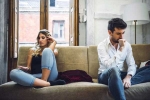 signs he's not serious about the relationship, signs she is not taking you seriously, 6 obvious signs that your partner isn t interested in marriage, First date
